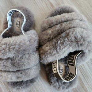 Ugg slippers size 9 Toddler